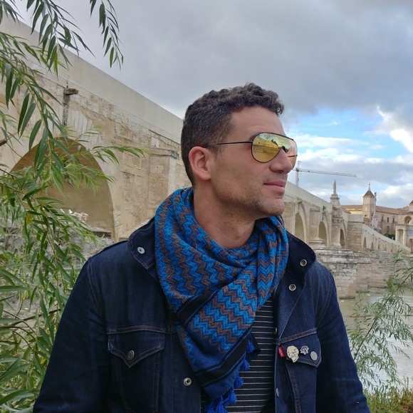 Meet your Posher, Ian - Picture 1 of 1